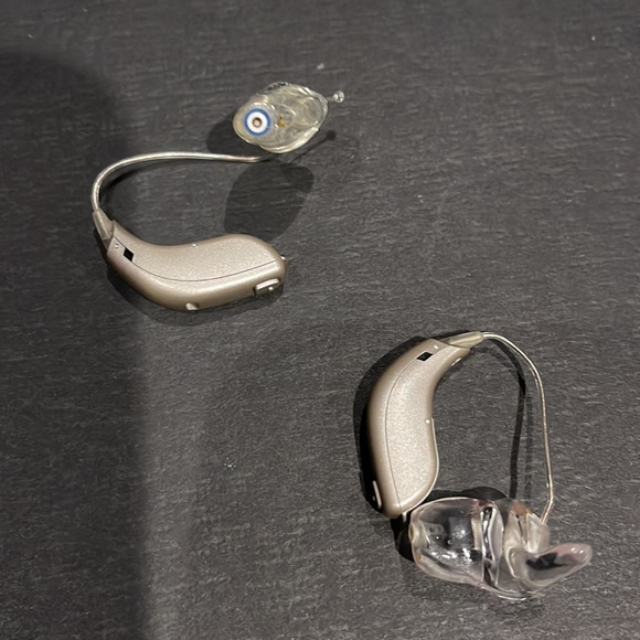 Oticon people first Hearing aid model Ria 2. Comes with cleaning aid - Picture 4 of 10